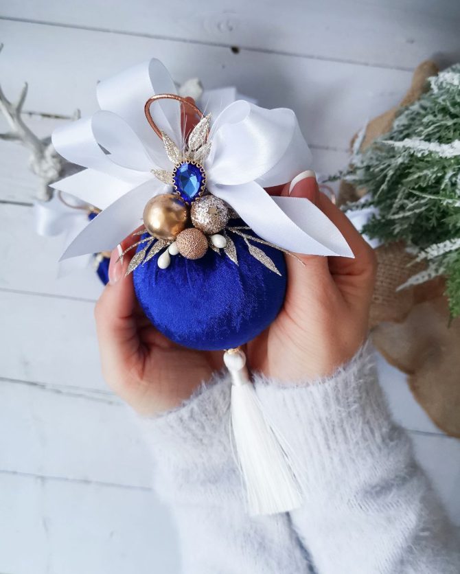 Royal blue Christmas bauble 7cm