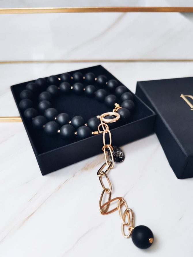 Black mambo matte agate necklace