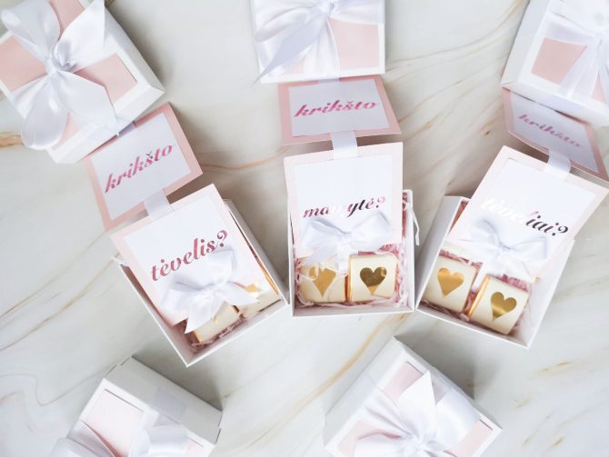 A Mini Pull up box with message inside (Pink) - Image 3