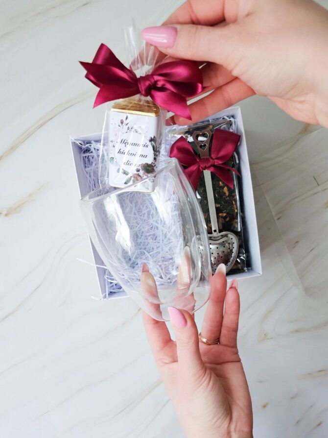 Double glass mug gift set with fruit tea, milk chocolate and heart shape tea infuser - Image 2