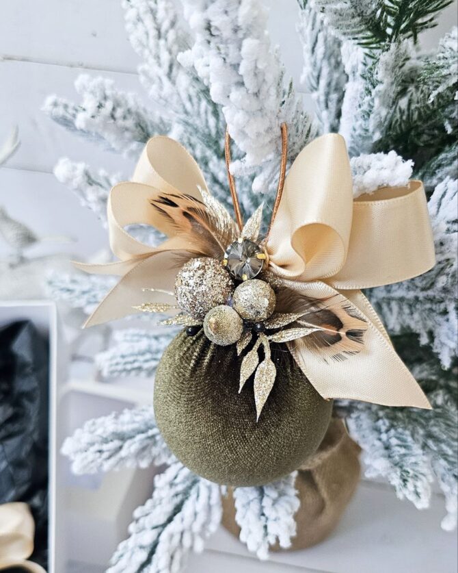Gift set with candle and 6cm Christmas bauble (Khaki) - Image 3