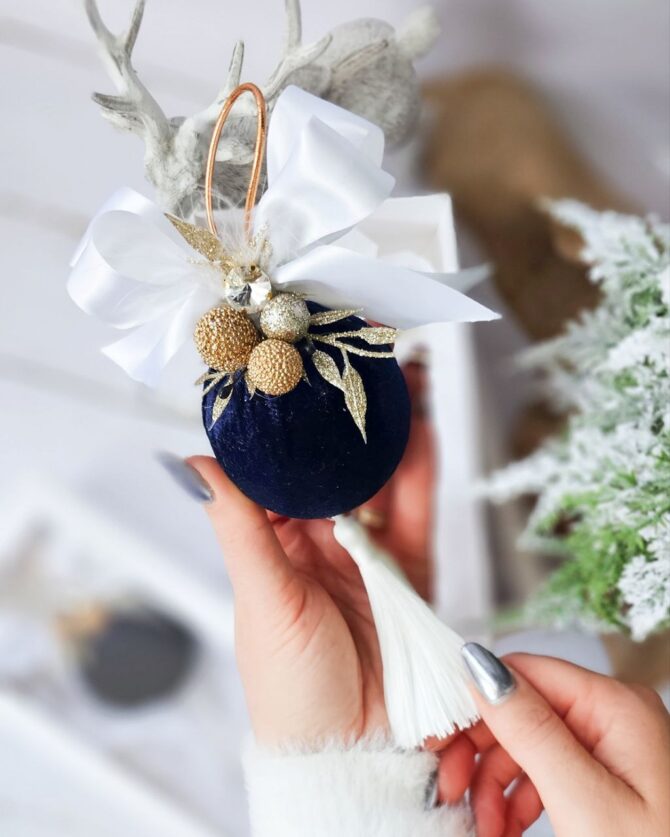 Blue bauble with box - Image 2
