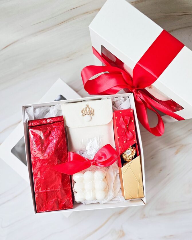 Red gift set with Compact Square Mirror gold , green tea , candle and chocolate - Image 2