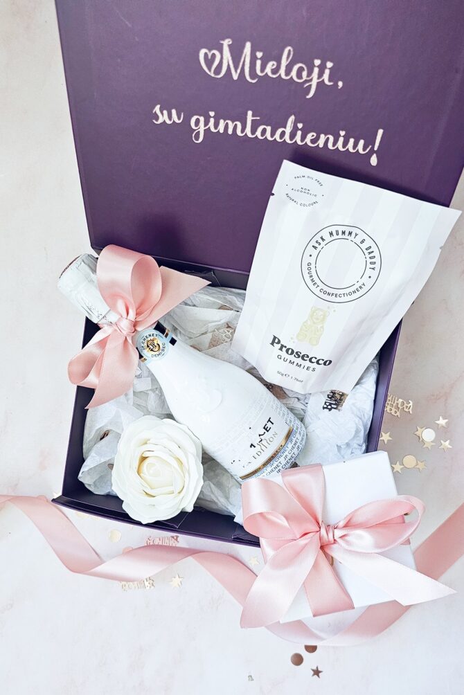 Gift set with Prosecco gummies, rose soap flower , bracelet and drink