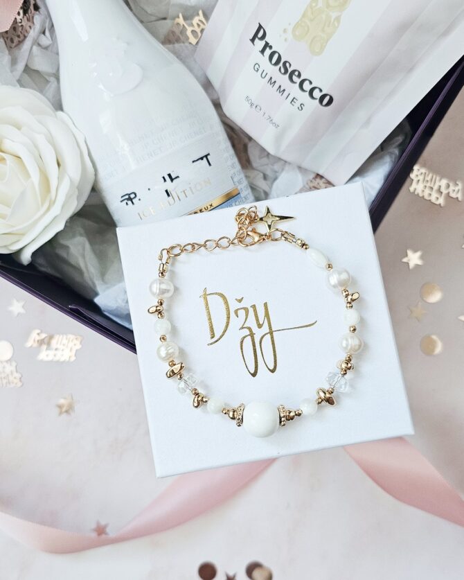 Gift set with Prosecco gummies, rose soap flower , bracelet and drink - Image 3