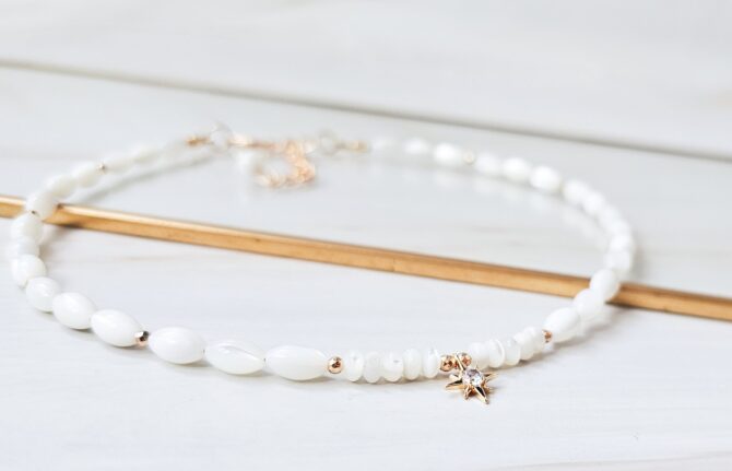 Beautiful white necklace - Image 4