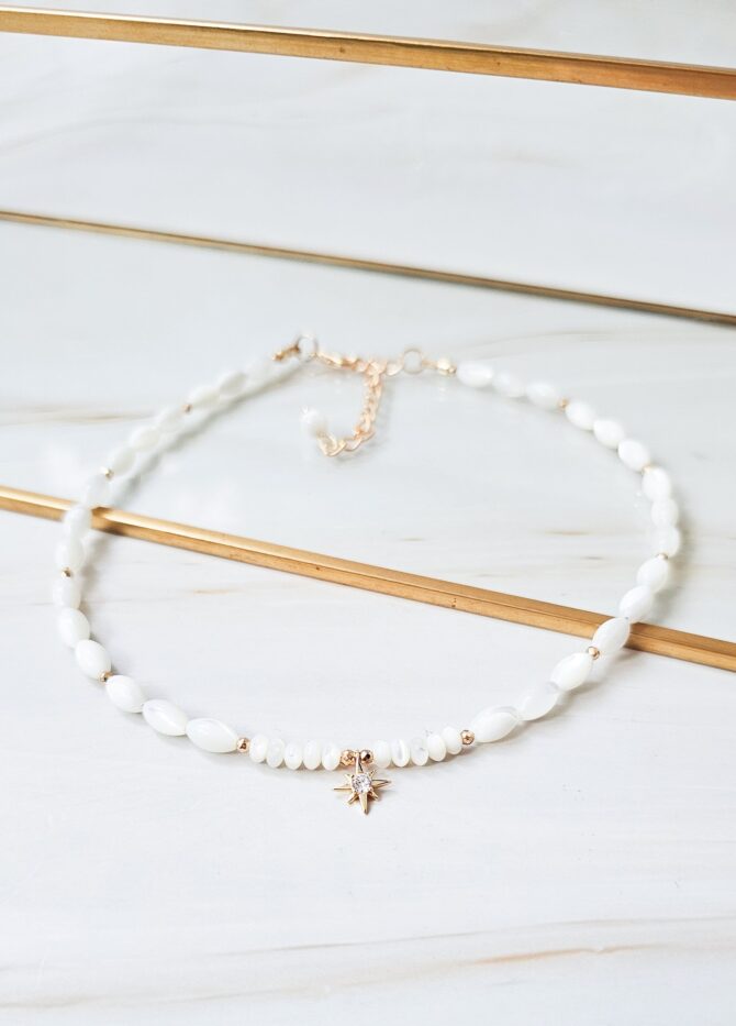 Beautiful white necklace - Image 3