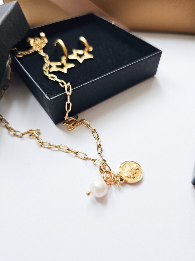 Gift set with earrings, necklace and A6 Padded Day a Page 2025 Diary - Image 3