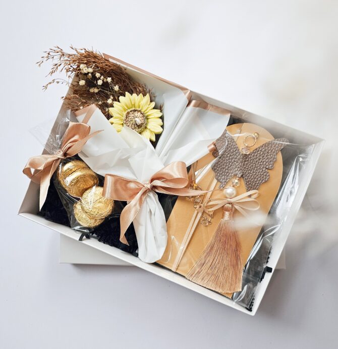Mini gift set  with mini one petal bouquet , car hanging and chocolate