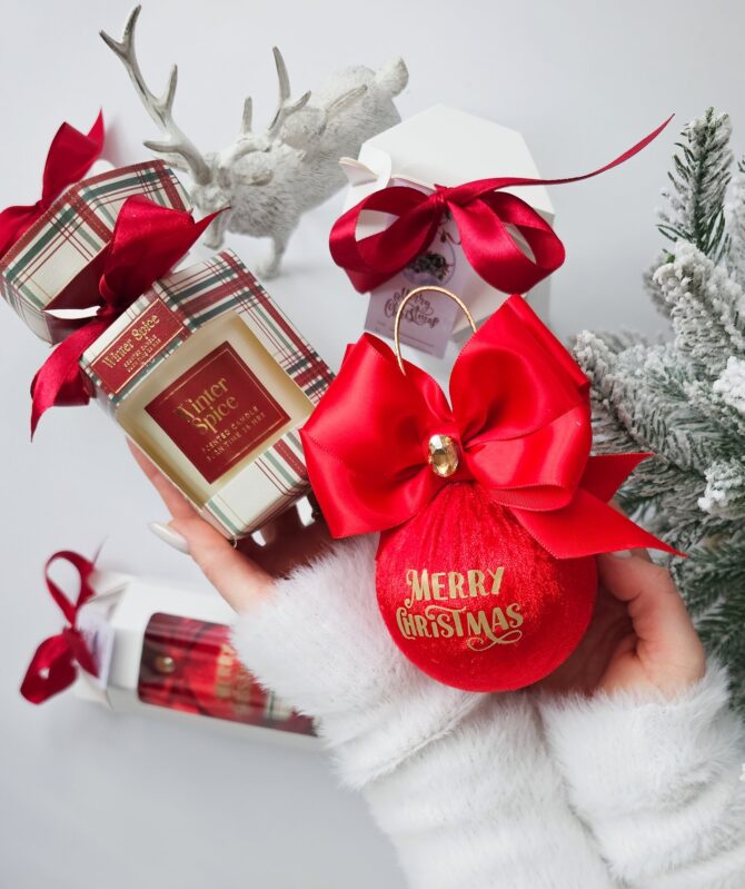 Gift set with candle and christmas 8cm bauble - Image 3