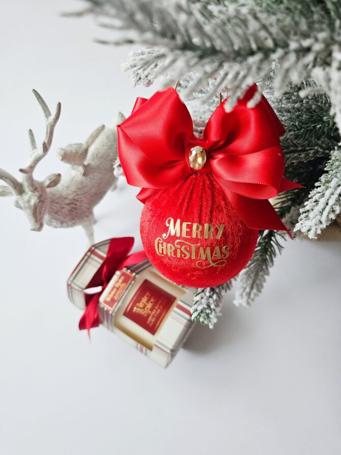 Gift set with candle and christmas 8cm bauble - Image 4