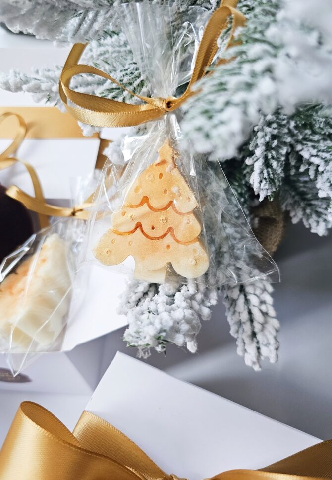 Mini gift set with mini candle and christmas bauble - Image 4