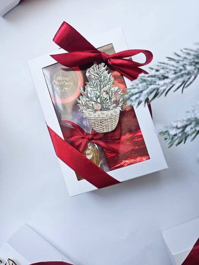 Gift set with mini candle,green tea and honey dipper lollipop - Image 2