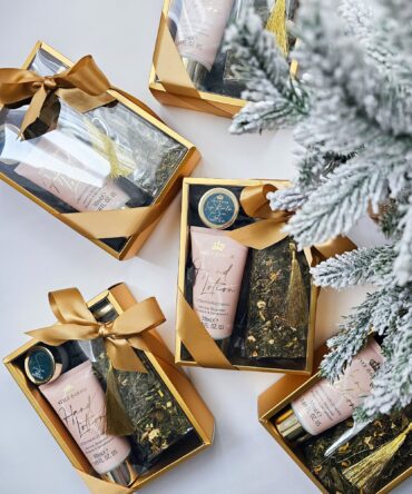 Gift set with Lip Balm ,hand lotion and green tea