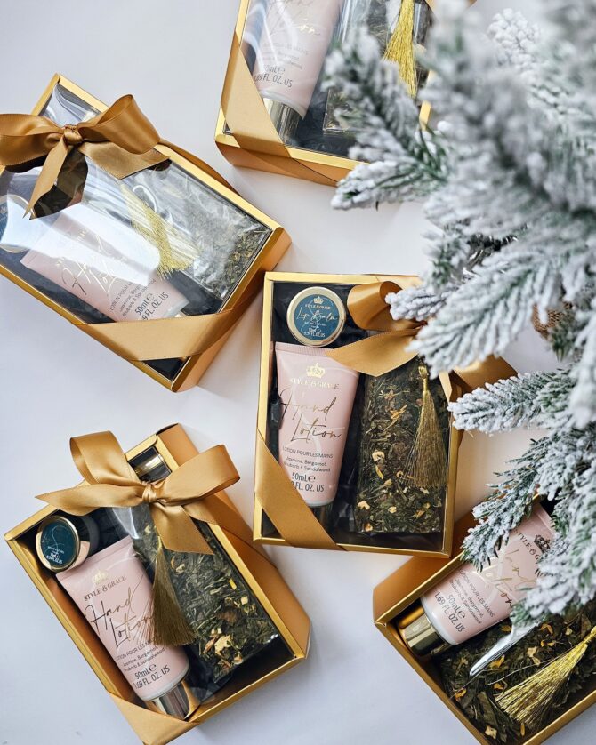 Gift set with Lip Balm ,hand lotion and green tea