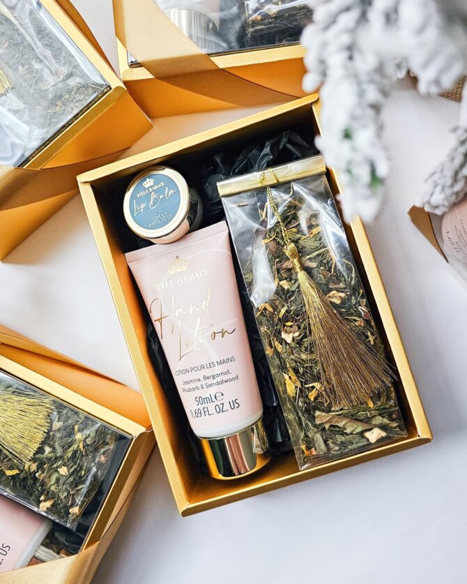Gift set with Lip Balm ,hand lotion and green tea - Image 4