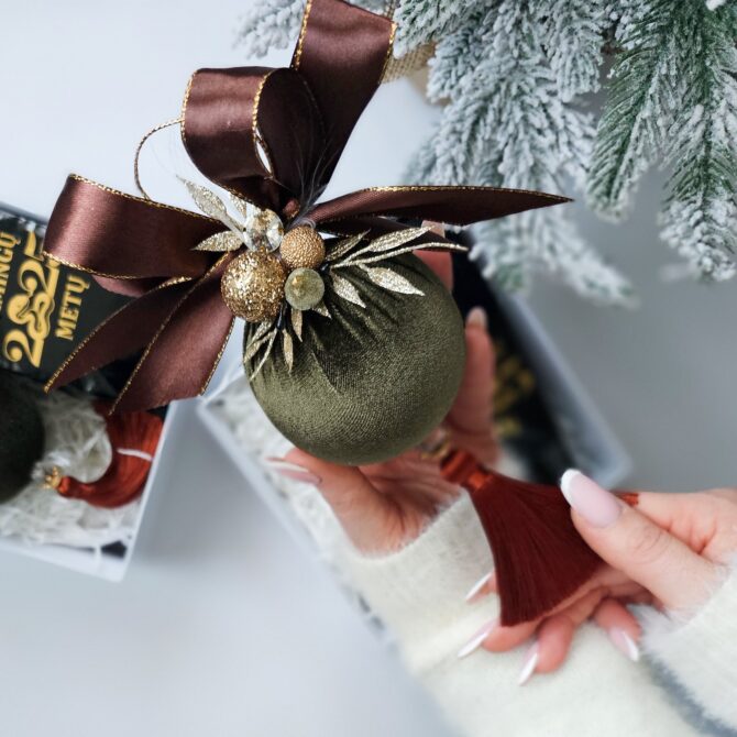 7cm Christmas Bauble and PRESTO Refreshing, Pu-Erh Tea - Image 3