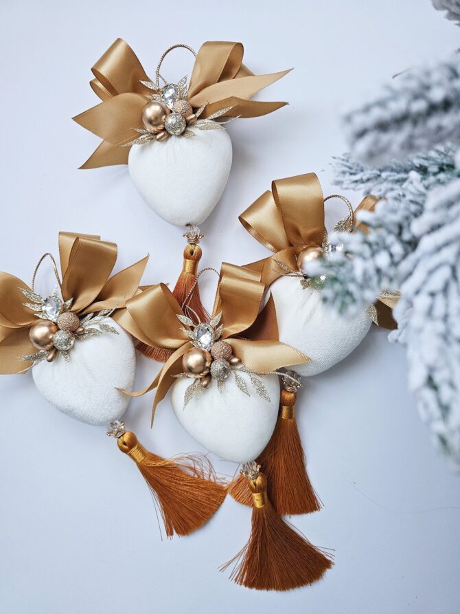 Heart shape bauble with gold ribbon - Image 2