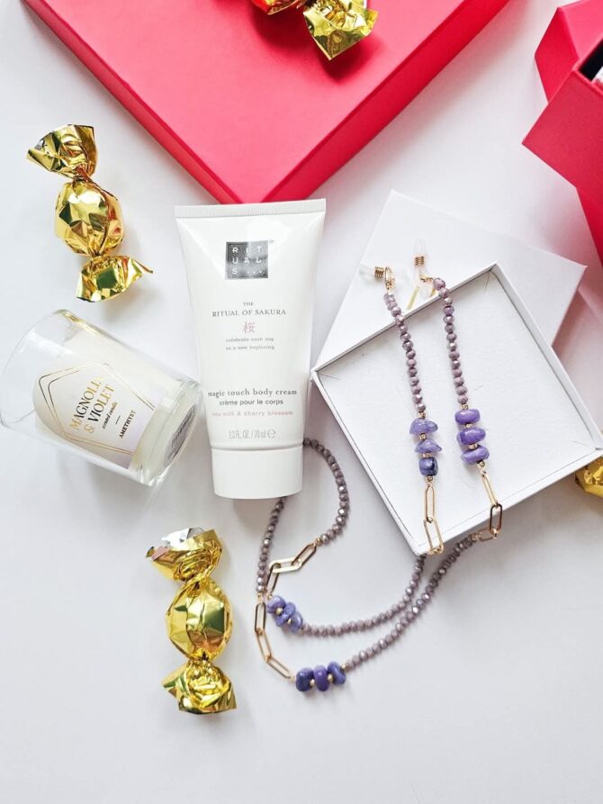 Luxury Self-Care & Accessories Gift Box – Elegant Relaxation & Style Set - Image 3