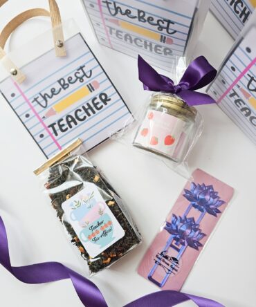 Teacher Appreciation Gift Set – Cinnamon Orange Spice Tea, Candle, Bookmark