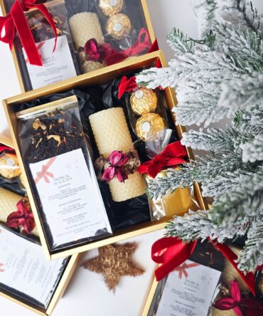 Christmas Gift Box – Tropical Black Tea & Treats