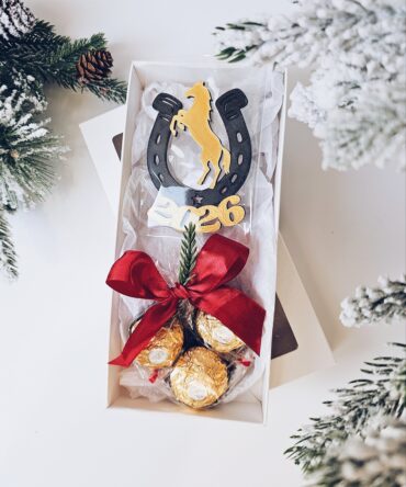Mini Holiday Gift Box – Sweet Treats & Lucky Magnet