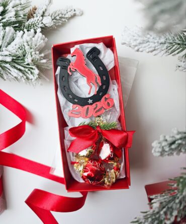 Mini Holiday Gift Box – Sweet Treats & Lucky Magnet (Red)