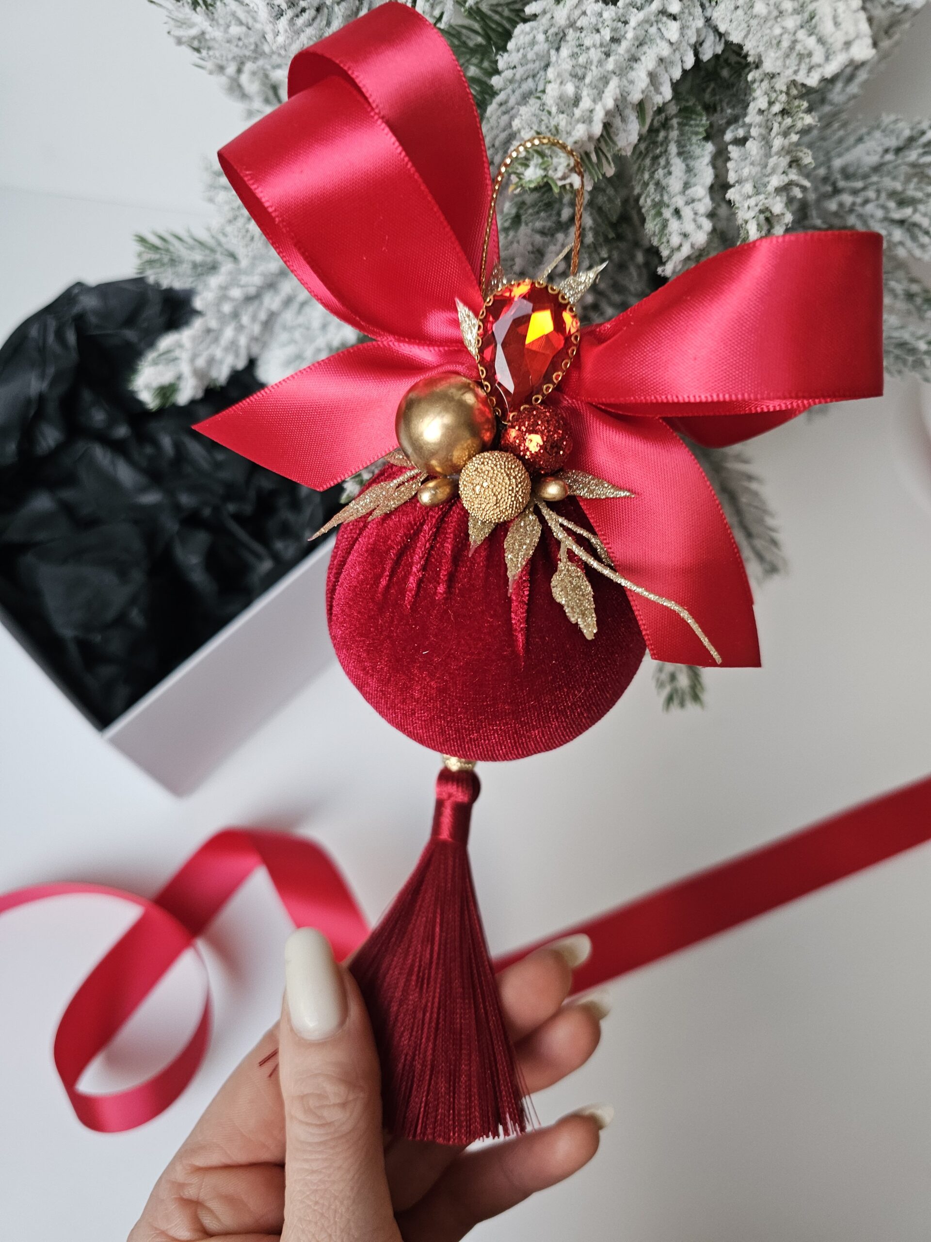 Velvet Red Luxury Ornament with box – 7 cm