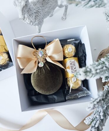 Luxury Christmas Gift Box – Velvet Bauble & Ferrero Rocher