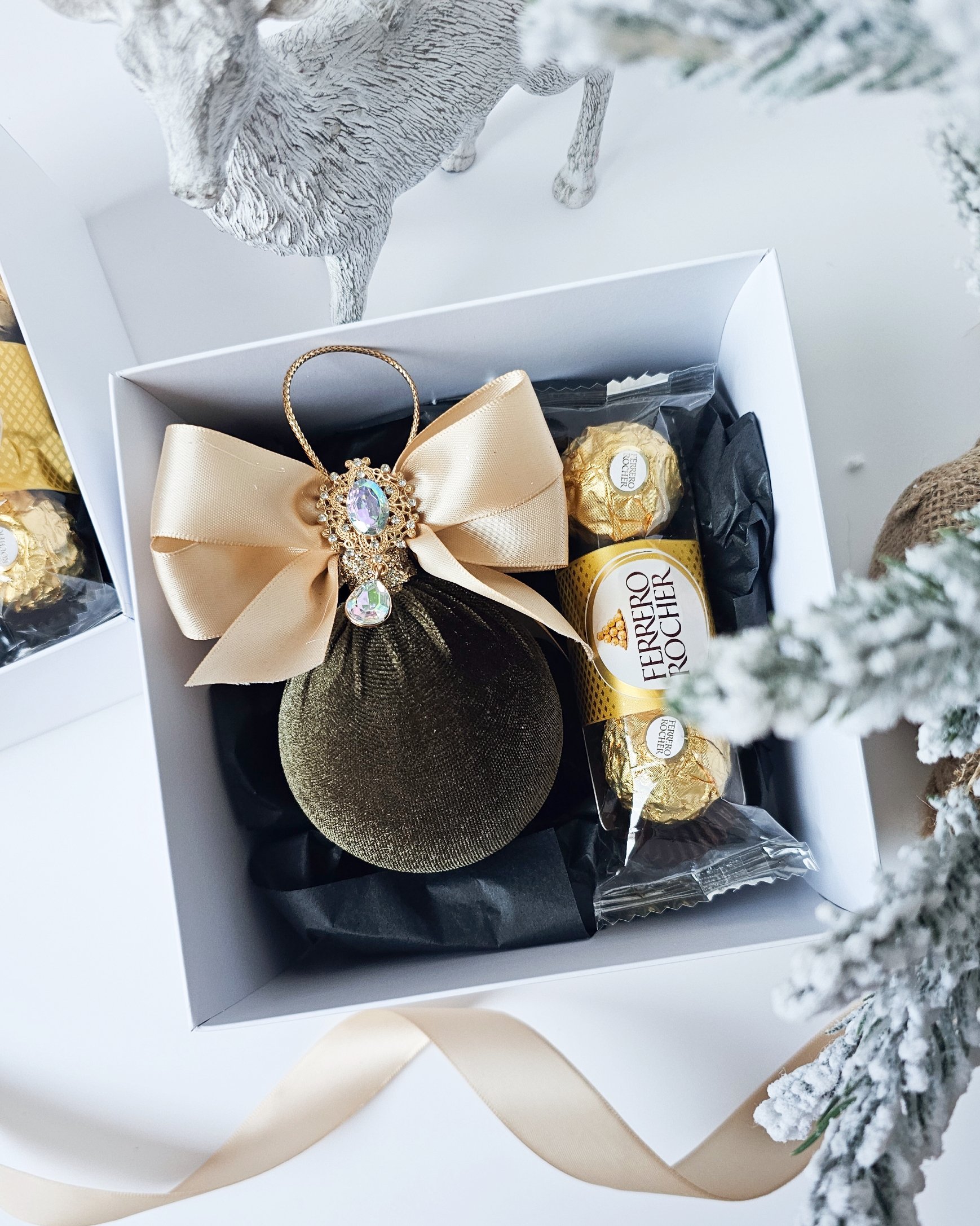 Luxury Christmas Gift Box – Velvet Bauble & Ferrero Rocher