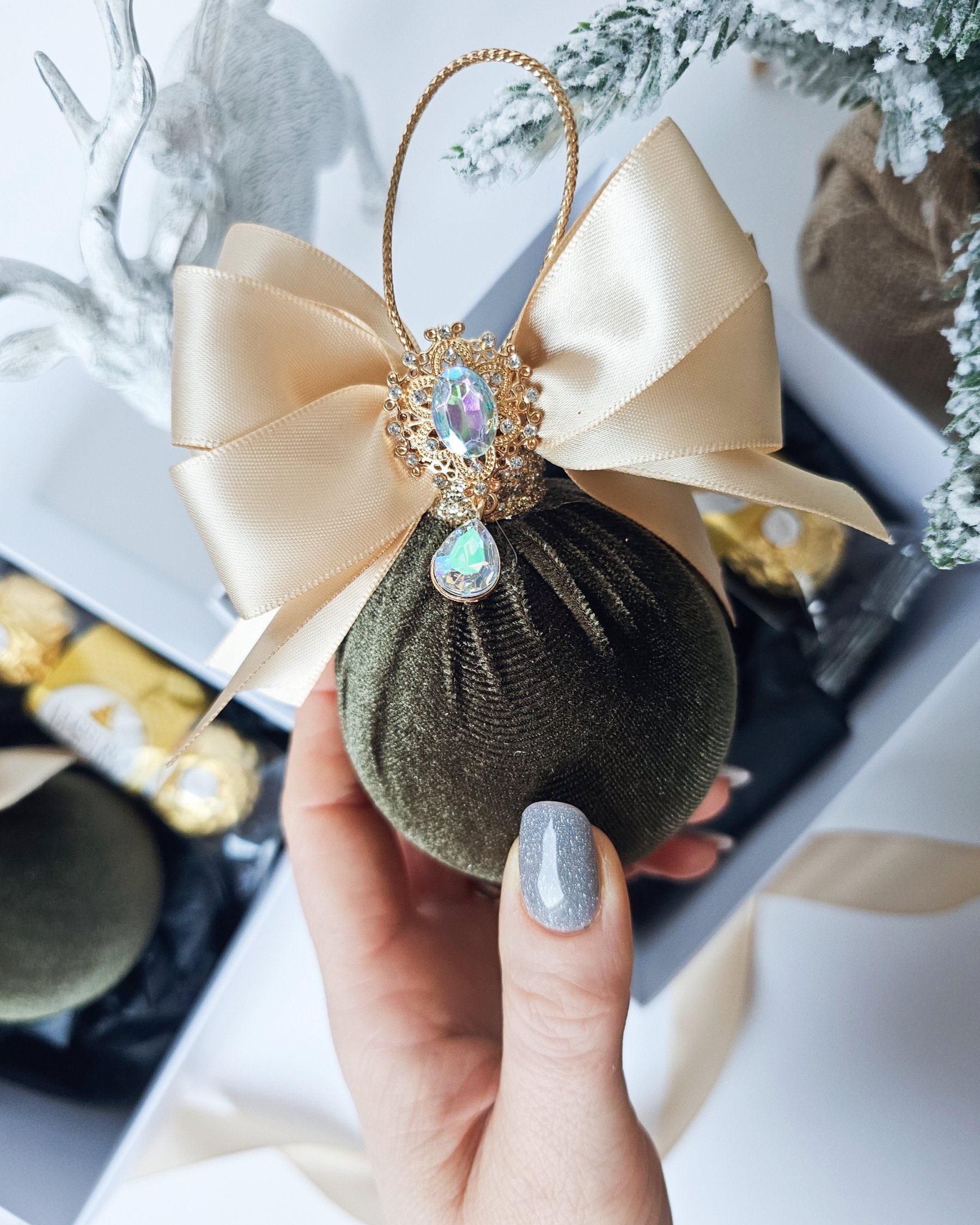 Luxury Christmas Gift Box – Velvet Bauble & Ferrero Rocher - Image 2