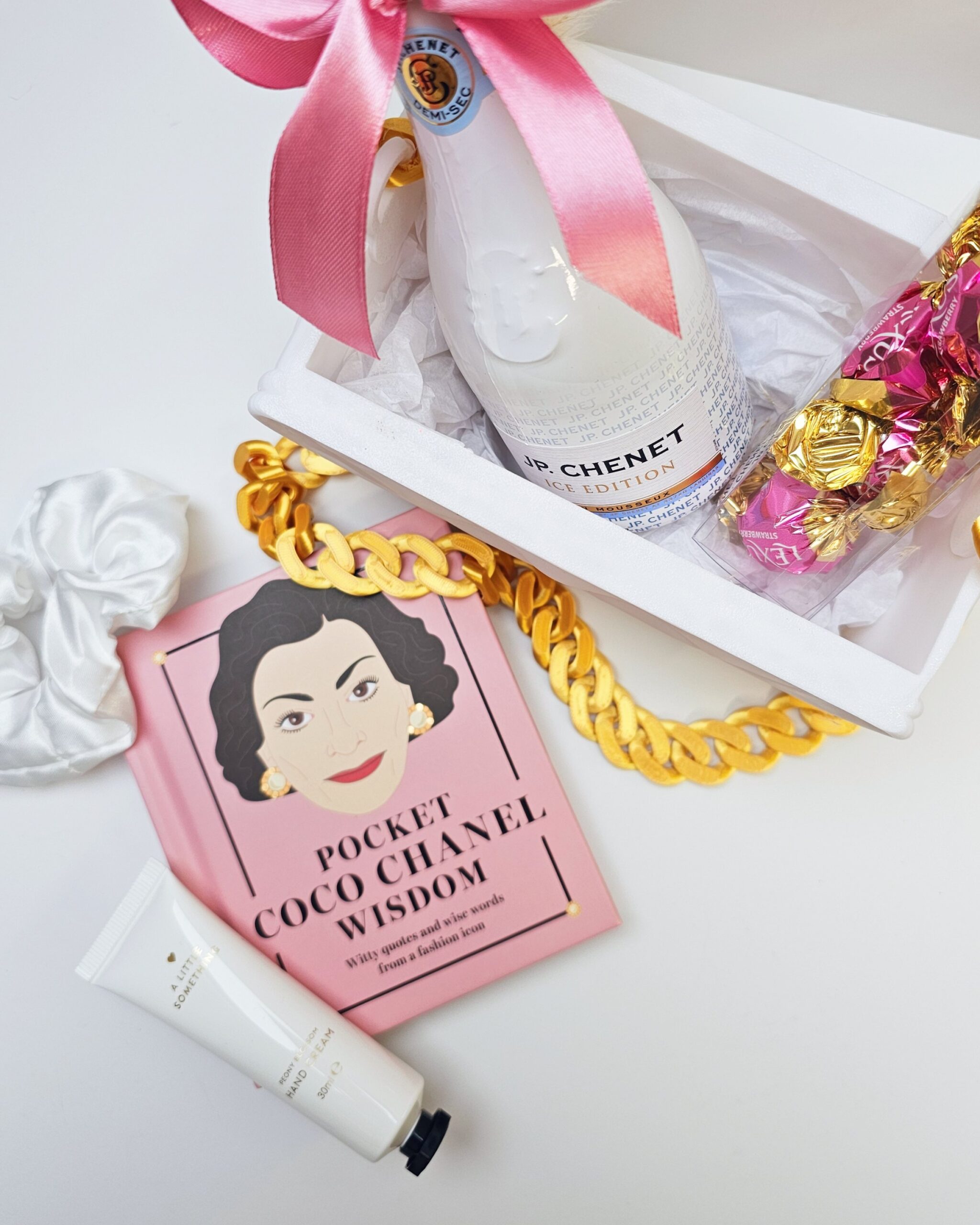 Luxury Gift Box in a 3D-Printed Handbag - Image 2
