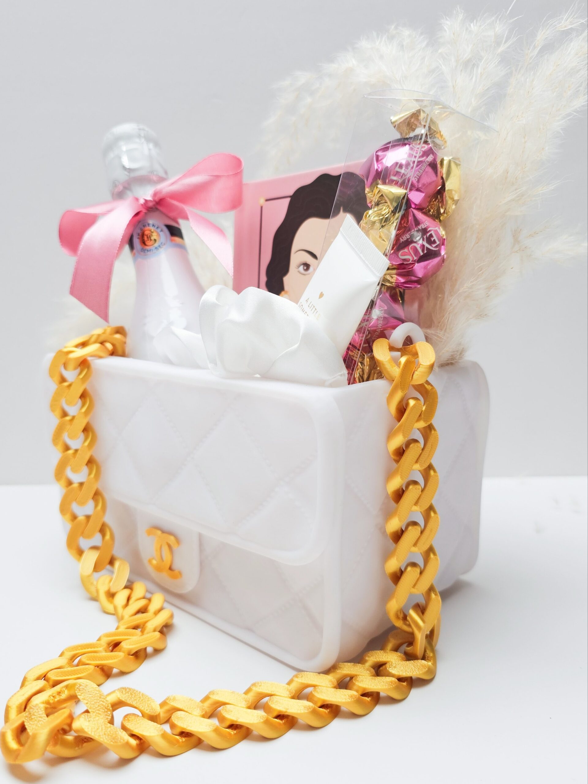 Luxury Gift Box in a 3D-Printed Handbag - Image 3