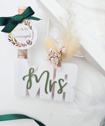 Wedding Money Gift Holder – MR & MRS (WHITE &Green Accent, Boxed ,LT)
