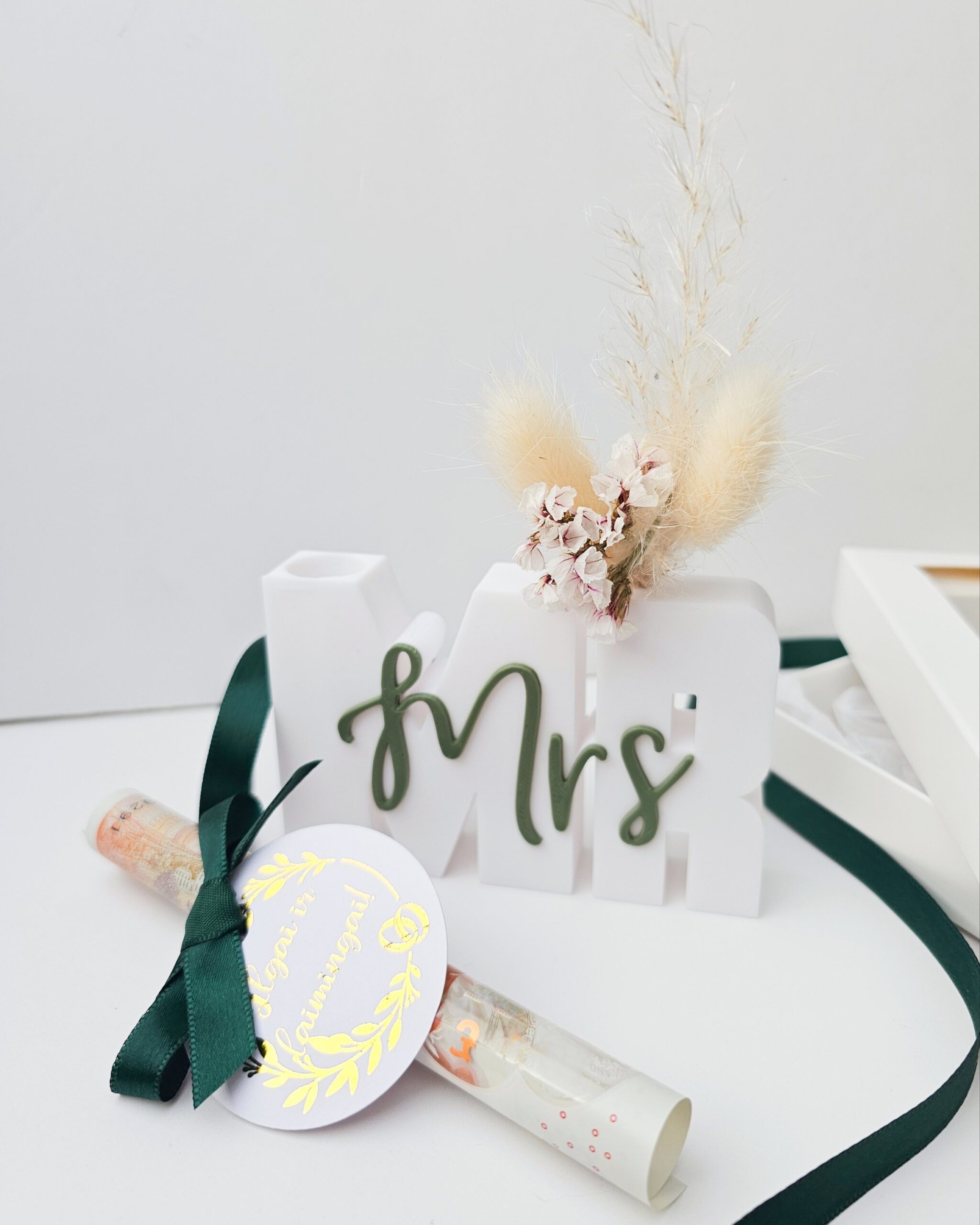 Wedding Money Gift Holder – MR & MRS (WHITE &Green Accent, Boxed ,LT) - Image 4