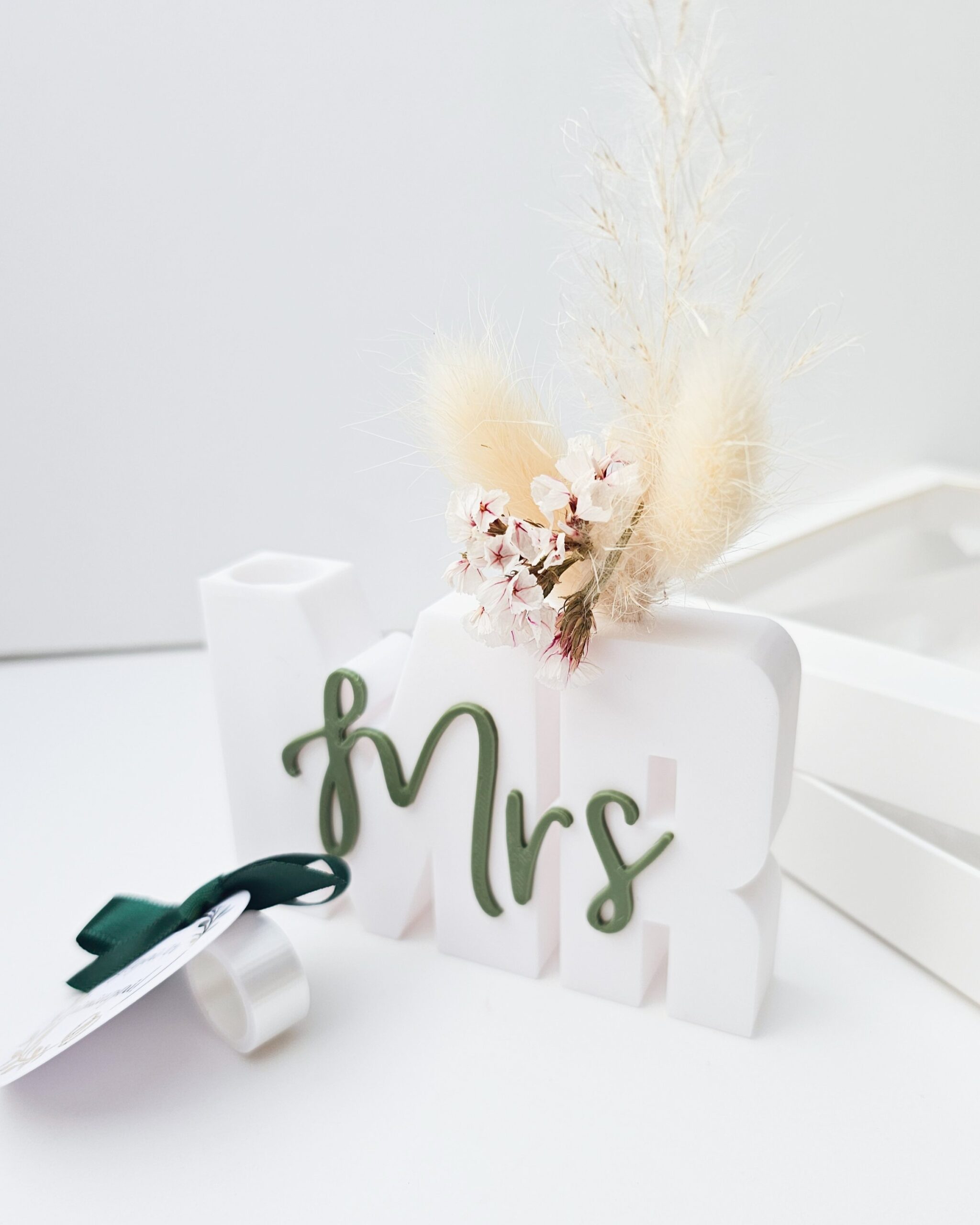 Wedding Money Gift Holder – MR & MRS (WHITE &Green Accent, Boxed ,LT) - Image 3