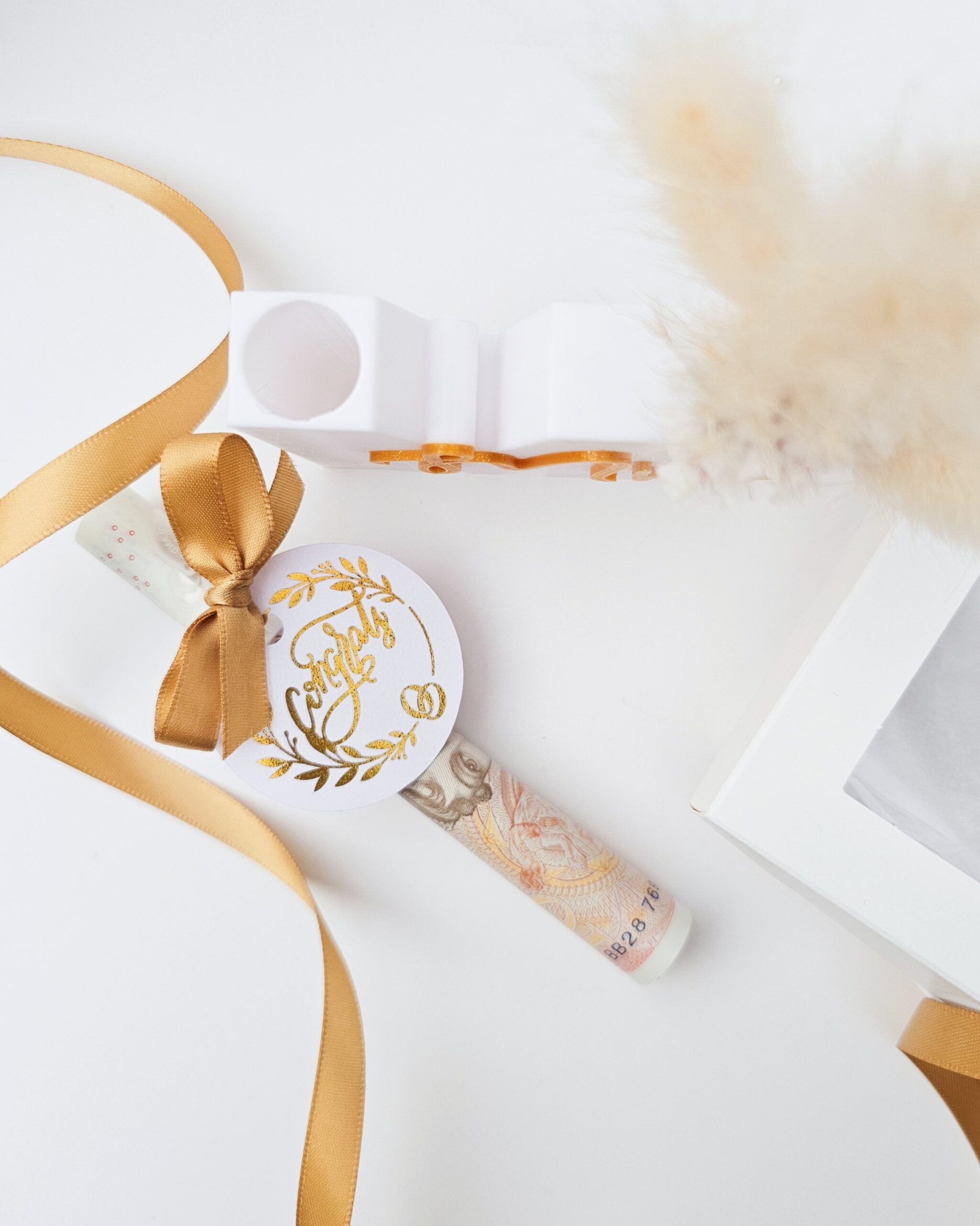 Wedding Money Gift Holder – MR & MRS (Gold Accent, Boxed ,EN) - Image 4