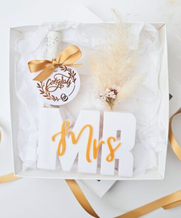 Wedding Money Gift Holder – MR & MRS (Gold Accent, Boxed ,EN)