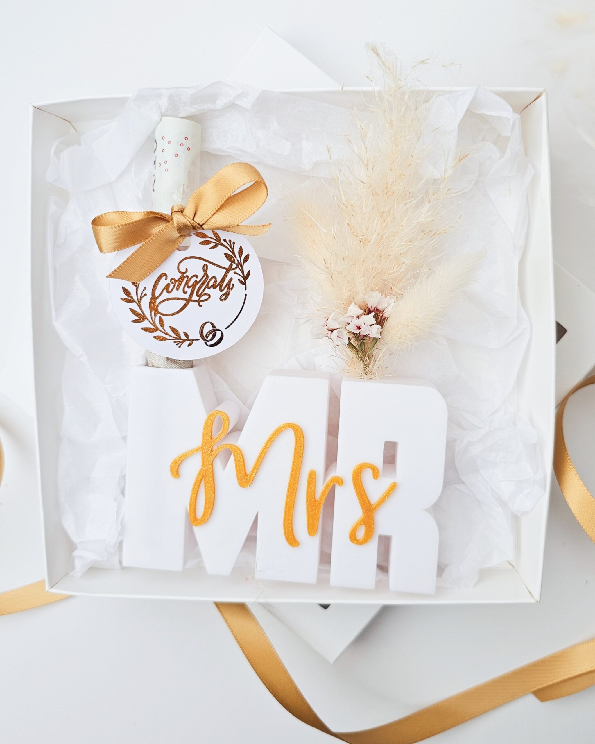 Wedding Money Gift Holder – MR & MRS (Gold Accent, Boxed ,EN)