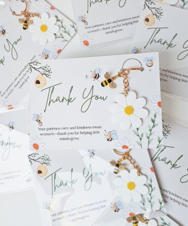 Bee Thank You Card with Daisy Keychain Gift