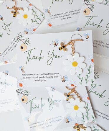 Bee Thank You Card with Daisy Keychain Gift