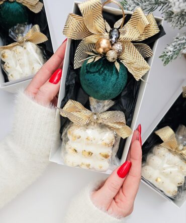 Emerald Green & Gold Christmas Ornament & Scented Candle Gift Set
