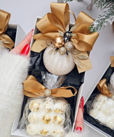 Gold & Ivory Christmas Ornament & Scented Candle Gift Set
